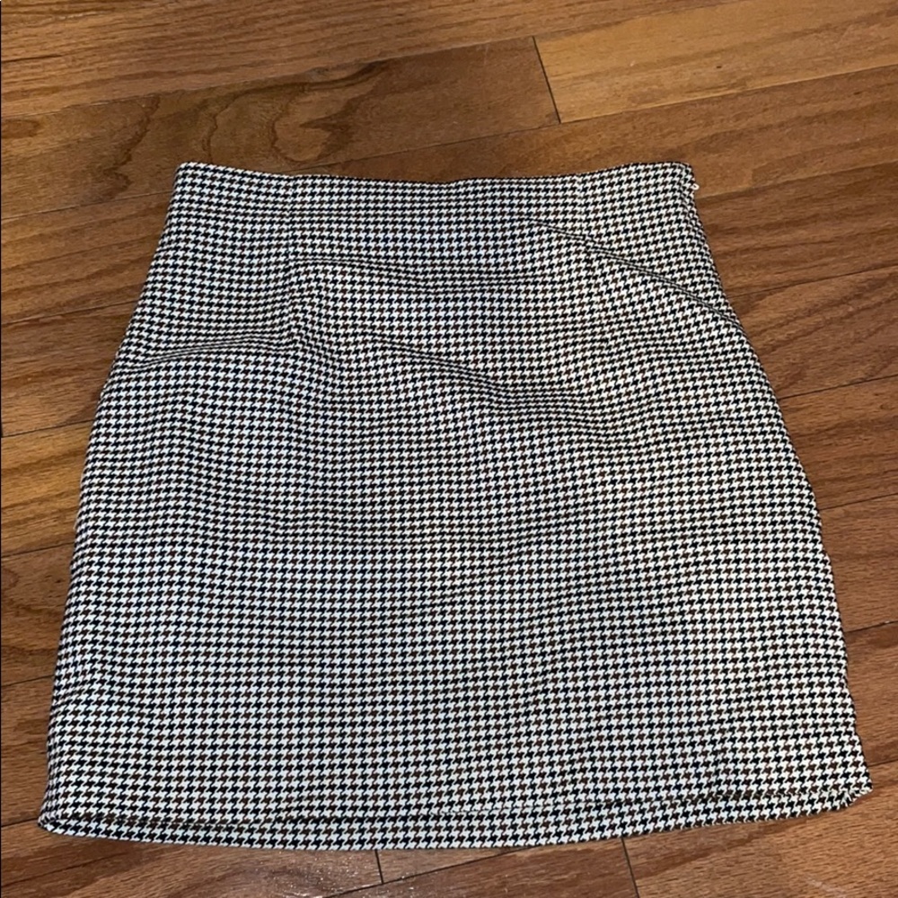 H&M houndstooth mini skirt
